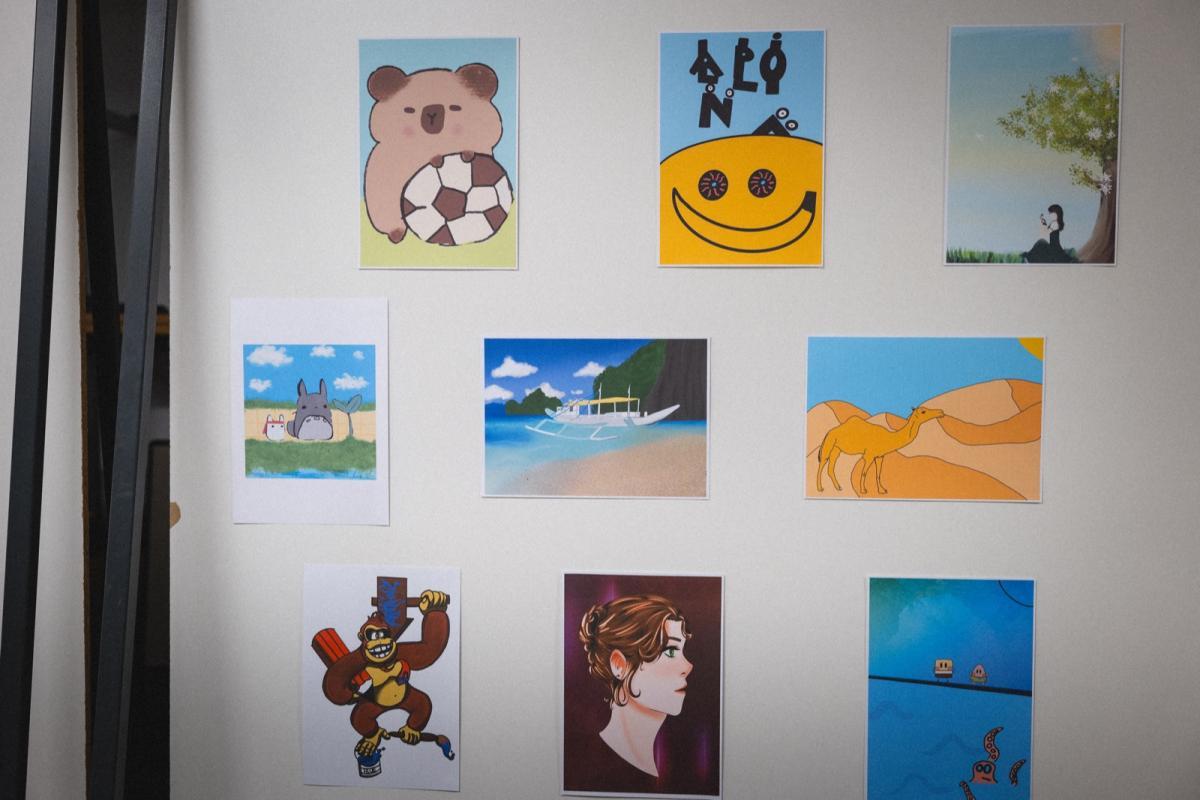 Une partie des dessins exposés pendant Apolline Fest