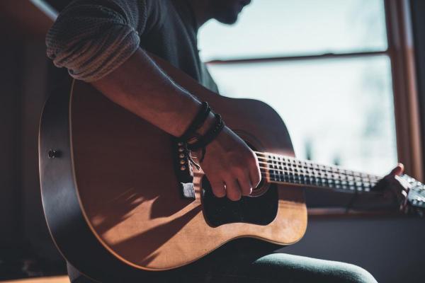guitar_0.jpg